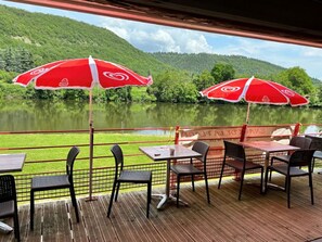 Outdoor dining - Accessible mobile home - 8 guests (Saint-Cirq-Lapopie)