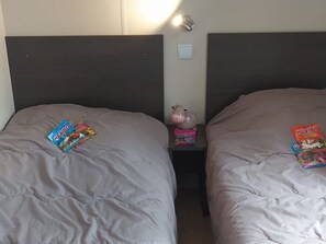 3 bedrooms, free WiFi - AC mobile home - 6 guests (Saint-Maime)