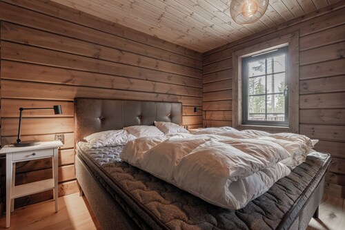 Fjäll Lodge - Modern log cabin with sauna, fireplace and 4 bedrooms