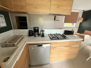 Microwave, coffee/tea maker, toaster - Mobile home with AC - 6 guests (Saint-Cirq-Lapopie)