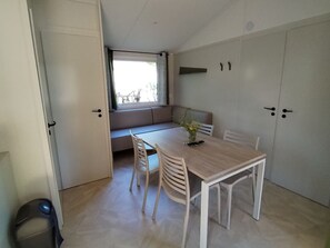 Dining - Mobile home, pets welcome - 4 guests (Chaillé-les-Marais)