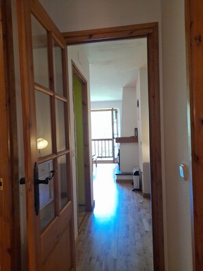 Interior - Mountain environment. Fireplace and garden - Isard 4 (Pla de l'Ermita)