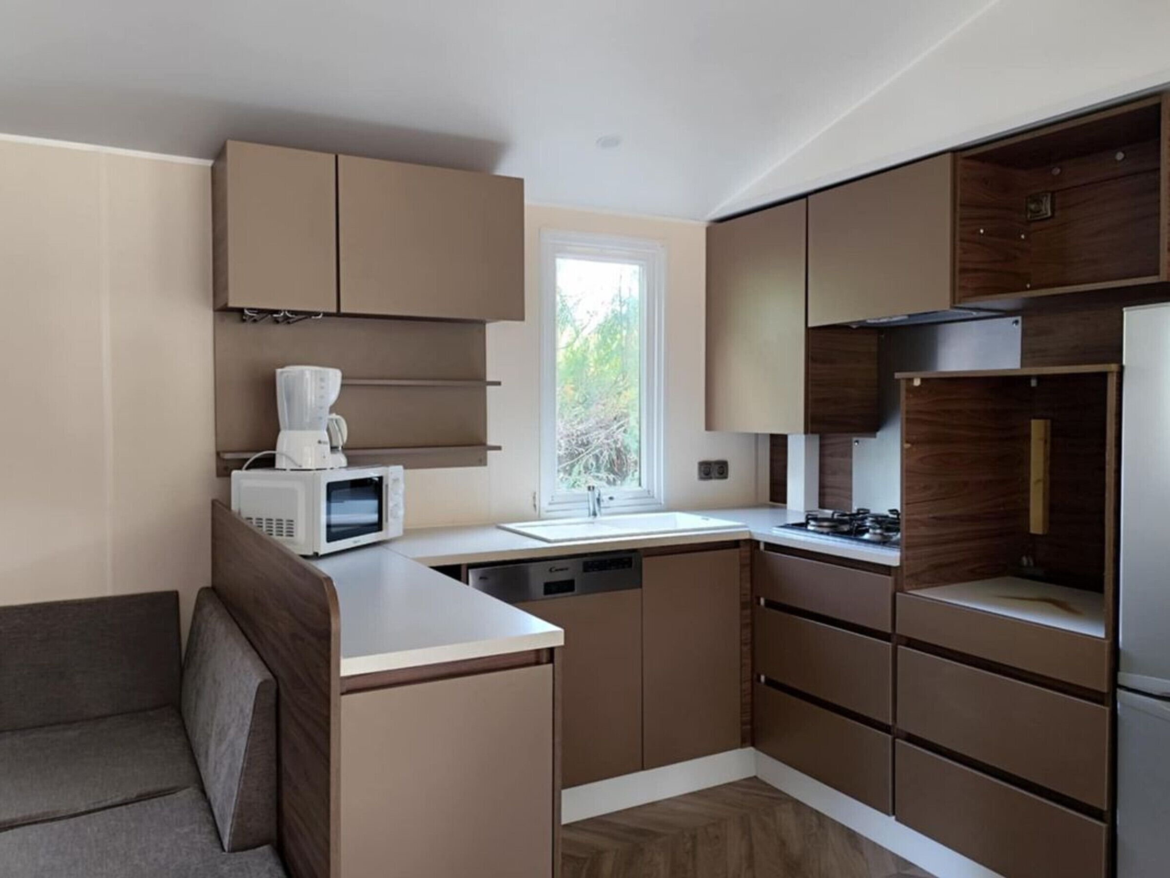 Kühlschrank, Mikrowelle, Ofen, Geschirrspüler