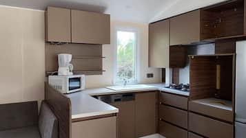 Kühlschrank, Mikrowelle, Ofen, Geschirrspüler