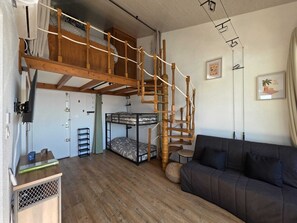 1 bedroom, iron/ironing board, WiFi, bed sheets - Nice apartment with harbour view, parking, WiFi, air conditioning, close to shops and restaurants. (Leucate)