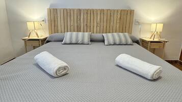 2 bedrooms, WiFi (free), bed sheets