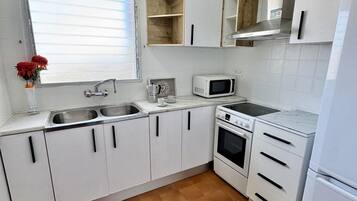 Coffee/tea maker, fridge, microwave, oven