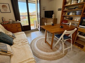 TV - Loft studio, AC & pool - 2 adults, 2 kids (Gruissan)