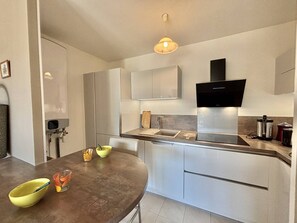 Fridge, microwave, oven, stovetop - Quiet apartment with terrace - 2 guests (Ajaccio)