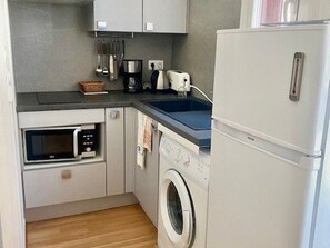 Fridge, microwave, coffee/tea maker - Studio near city center - 2 guests (Amélie-les-Bains-Palalda)