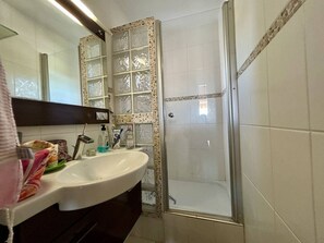 Bathroom - Apartment with AC, pets OK, sea view - 4 guests (Saint-Cyprien)