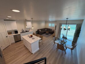 Interior - Modern Townhome • Sleeps 8 • Garage (Blackfoot)