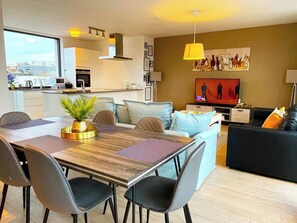 Apartment | Dining - Sparkling Antwerp Penthouse Near Hub (Antwerp)