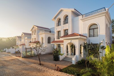 ELIVAAS Villa Paraiso 4 BHK with Pool