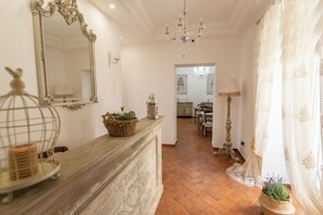Interior - Cozy Historic Neapolitan Dwelling (Napoli)