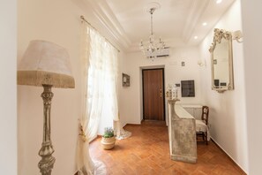 Interior - Cozy Historic Neapolitan Dwelling (Napoli)
