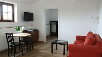 Appartement Classique, 1 chambre, animaux de compagnie acceptés, vue jardin | Coin séjour