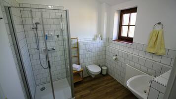 Classic Apartment, 1 Bedroom, Pets allowed, Garden View | Bathroom