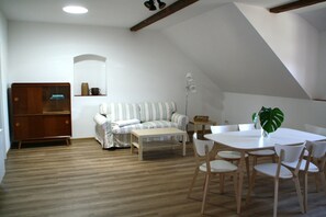 Classic Apartment, 2 Bedrooms, Pets allowed, Garden View | Dining - Ferienhof Steindörfel (Hochkirch)