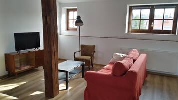 Classic-Apartment, 1 Schlafzimmer, Haustiere gestattet, Gartenblick | Wohnbereich