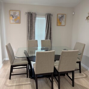 Dining - Relax in Style! 3BR Fully Furnished Home + Pool Access (Haines City)