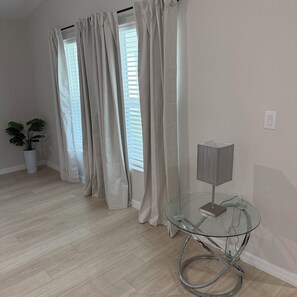 Interior - Relax in Style! 3BR Fully Furnished Home + Pool Access (Haines City)