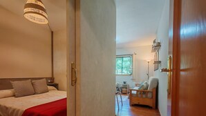 A bedroom with a bed, bedside table, and a hanging light fixture. - Your comfortable shelter with pool - Herbasabina 2 (Pla de l'Ermita)