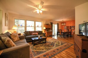 TV - New for 2026! Cozy Lakeside Retreat Nestled in the Woods on Long Lake (Bridgton)