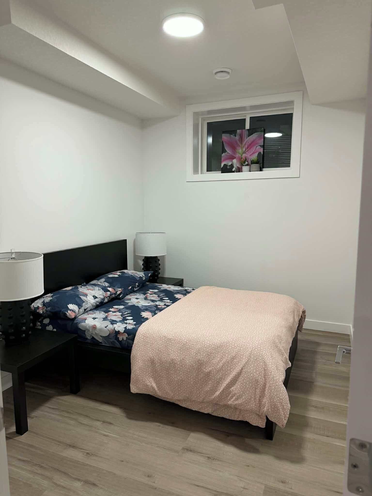 2 habitaciones, tabla de planchar con plancha, wifi y ropa de cama 