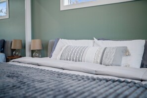 2 bedrooms, travel crib, free WiFi, bed sheets
