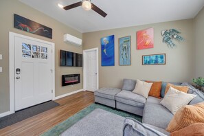 Smart TV, fireplace