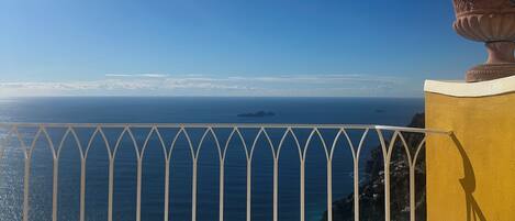Habitación de lujo doble, vistas al mar | Bañera de hidromasaje al aire libre