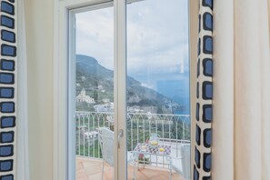 Habitación doble superior, balcón, vistas al mar | Vistas desde la habitación