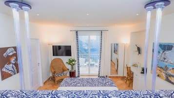 Superior Double Room, Balcony, Sea View | Minibar, in-room safe, individually decorated, individually furnished