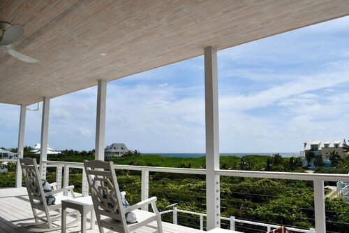 Elevated Home w/ Private Pool Near desirable Tahiti Beach