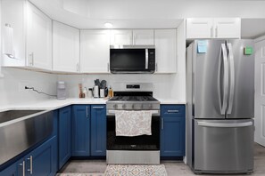 Private kitchen - South Philly Sunrise-3 Bedroom Townhome Stadium District (Philadelphia)