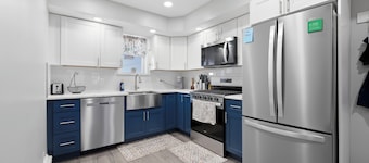 South Philly Sunrise-3 Bedroom Townhome Stadium District
