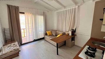Premium bedding, minibar, individually decorated, desk