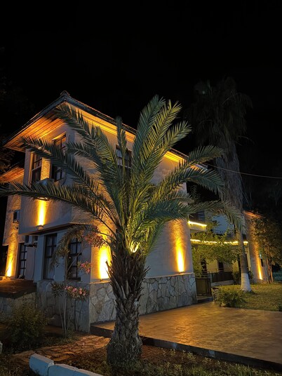 Artemis Hotel