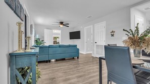 Interior - Near Trail & Pier Crystal Beach Bungalow (Palm Harbor)