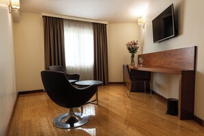 Departamento superior, balcón, vista a la montaña | Interior