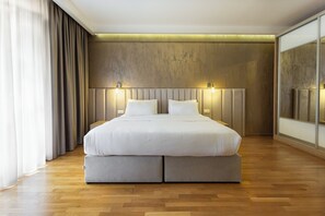 Standard-Doppel- oder -Zweibettzimmer, Balkon, Bergblick | Zimmersafe, Schreibtisch, laptopgeeigneter Arbeitsplatz