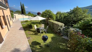 Outdoor dining - New: Pool apartment, terrace, quiet and green location, 10 metres from the pool (Tignale)