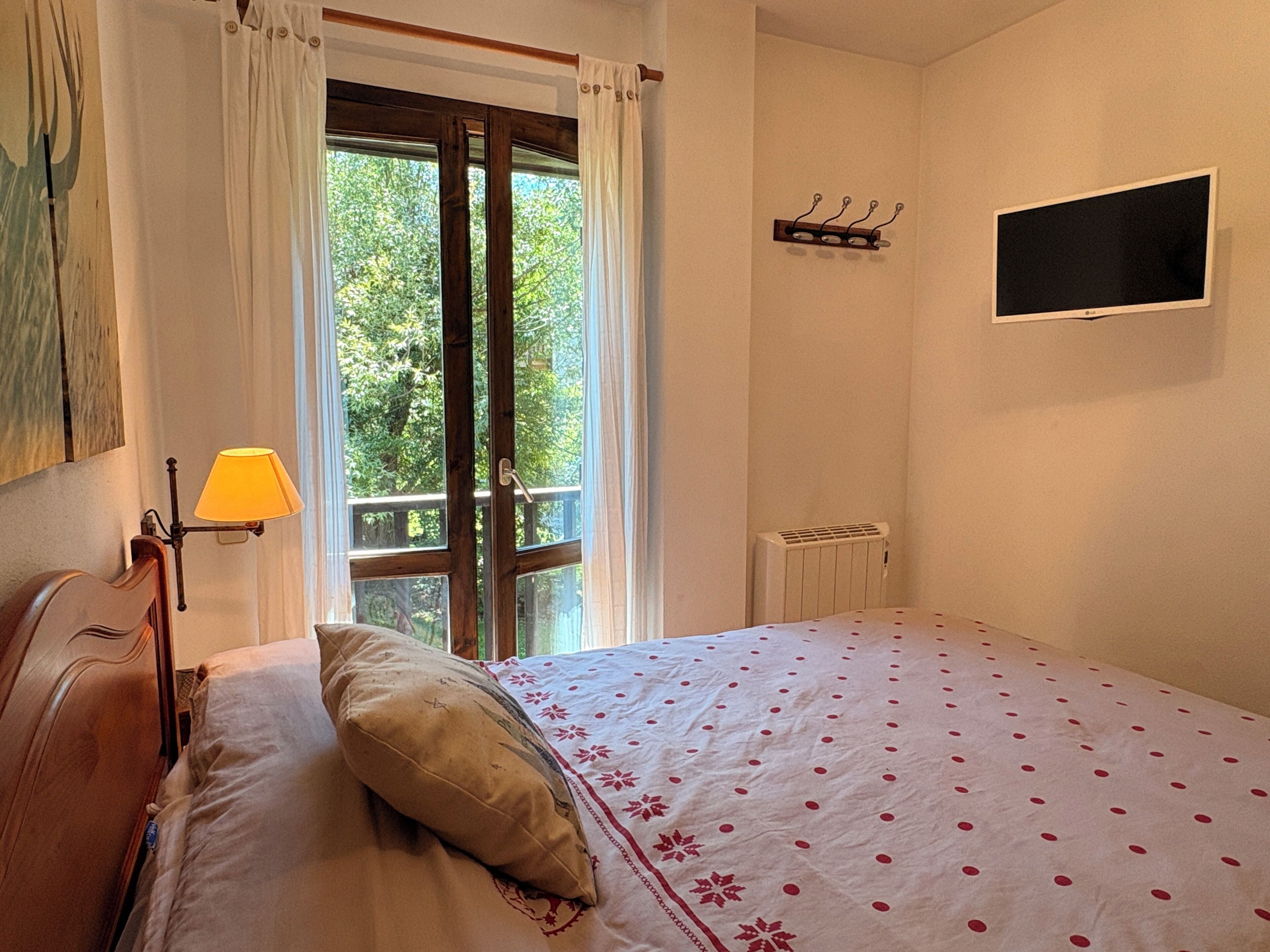 3 bedrooms, bed sheets