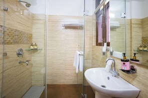 Deluxe Villa | Bathroom | Free toiletries, towels, soap, shampoo - Alaya Stays Kasauli Woods Cottage 3 BHK  (Kasauli)