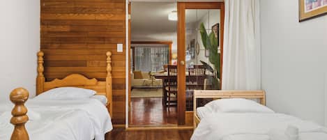 4 bedrooms, iron/ironing board, Internet, bed sheets