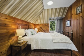 Room - Cedar Nest Heritage Home Near DT and YVR (Vancouver)