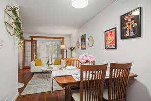 Dining - Cedar Nest Heritage Home Near DT and YVR (Vancouver)