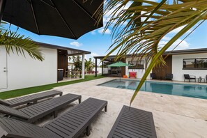 Pool - Mini Golf, Heated Pool, Hot Tub, FirePit, Outdoor Kitchen, Foosball (Lake Worth Beach)