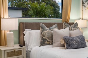 6 bedrooms, iron/ironing board, Internet, bed sheets - Mini Golf, Heated Pool, Hot Tub, FirePit, Outdoor Kitchen, Foosball (Lake Worth Beach)